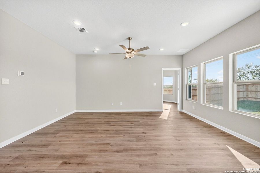 Spacious, unfurnished interior of a new home in Paloma Park, Converse (Image 22). Spacious, unfurnished interior of a new home in Paloma Park, Converse (Image 22).