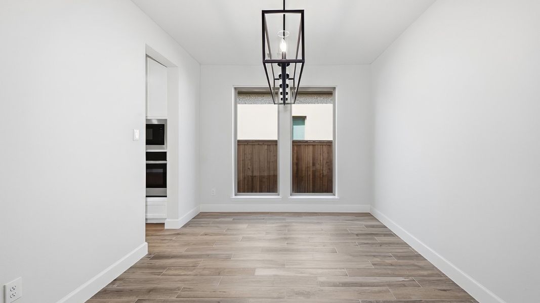 Spacious, unfurnished interior of a new home in Myrtle Creek, Waxahachie (Image 21).