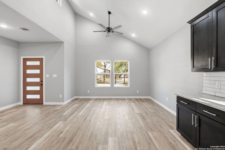 Spacious, unfurnished interior of a new home in , San Antonio (Image 20).