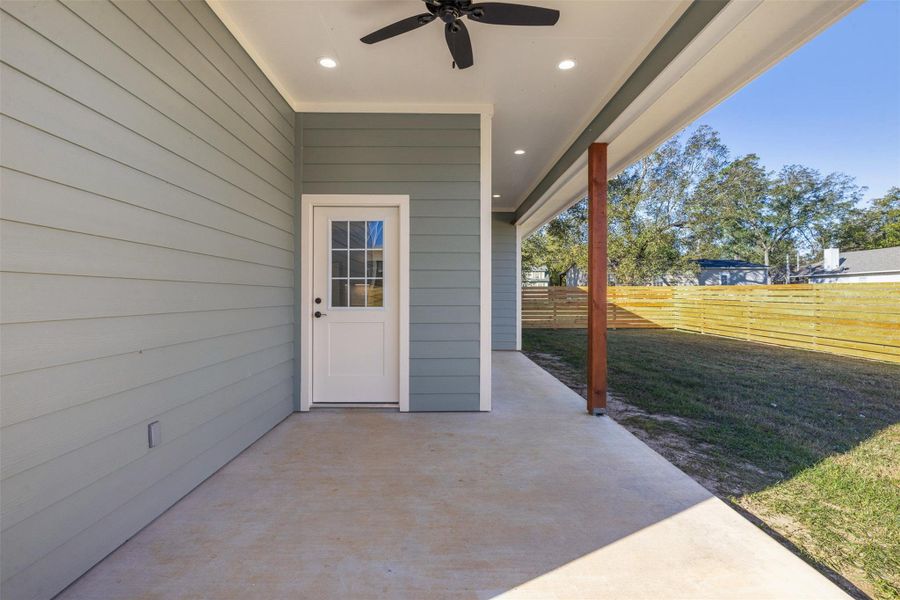 Exterior details and patio area of a home in , Franklin (Image 3).