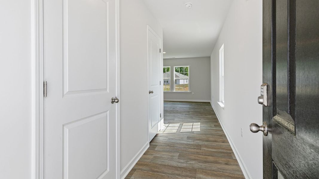 Spacious, unfurnished interior of a new home in Willow Mill, Thomasville (Image 10).