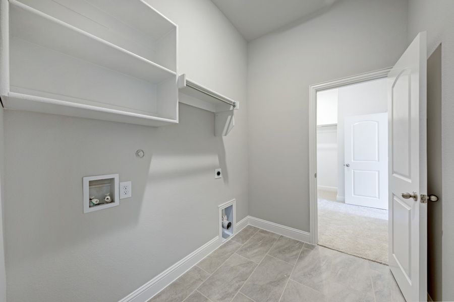 Representative unfurnished interior of a home built from the Rio Grande by UnionMain Homes in Elevon, Lavon (Image 41).