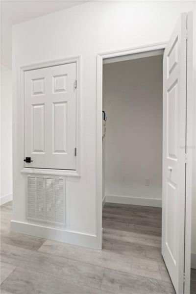 Spacious, unfurnished interior of a new home in , Clermont (Image 28).