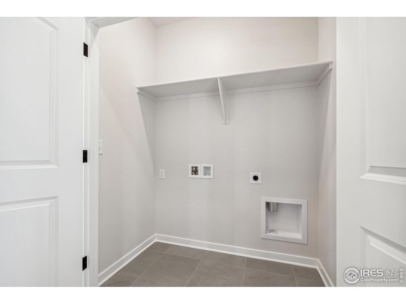Spacious, unfurnished interior of a new home in Kinston Mainstreet Townhomes, Loveland (Image 23).