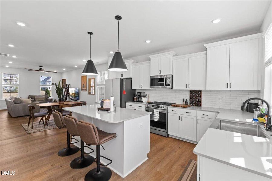 17-33 Pear Blossom Pkwy