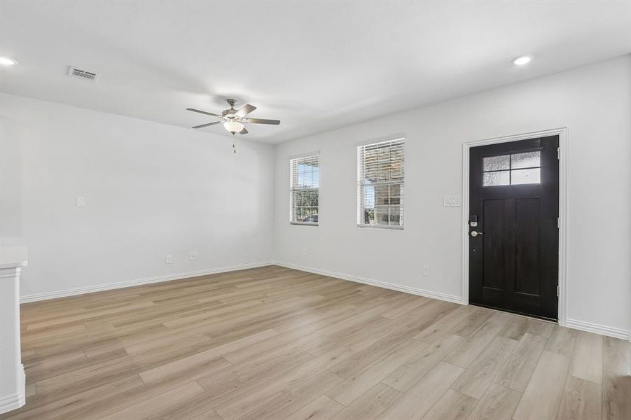 Spacious, unfurnished interior of a new home in Oak Ridge Park, Corinth (Image 37).