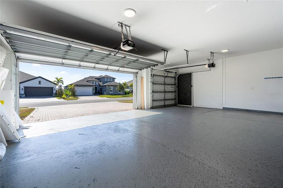 Spacious, unfurnished interior of a new home in , Palmetto (Image 46).