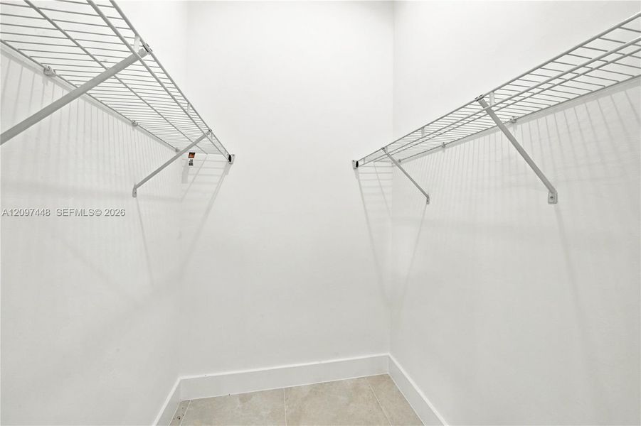 Spacious, unfurnished interior of a new home in , Lehigh Acres (Image 26).