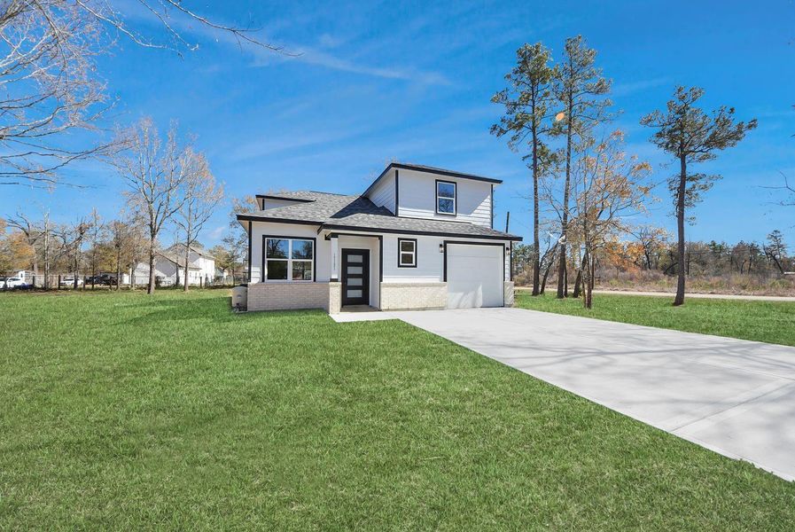 Front exterior of a new home in , Conroe, TX, highlighting curb appeal (Image 19). Front exterior of a new home in , Conroe, TX, highlighting curb appeal (Image 19).