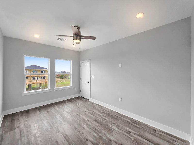 Spacious, unfurnished interior of a new home in , Bolivar (Image 39).