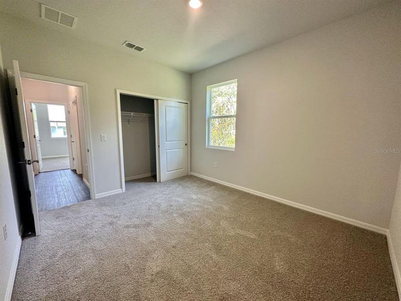 Spacious, unfurnished interior of a new home in , Palm Bay (Image 8).