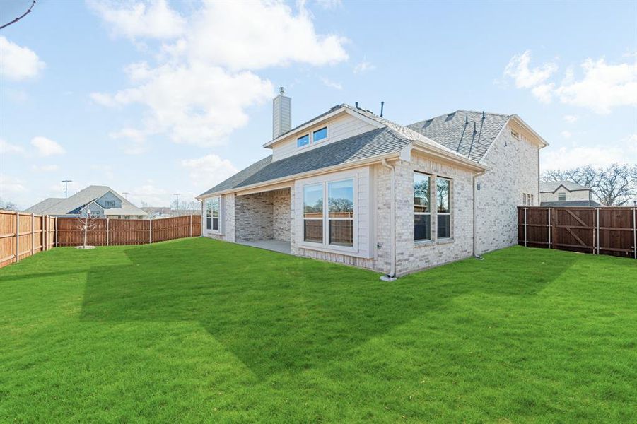 Exterior details and patio area of a home in Rockwood, Mansfield (Image 27).