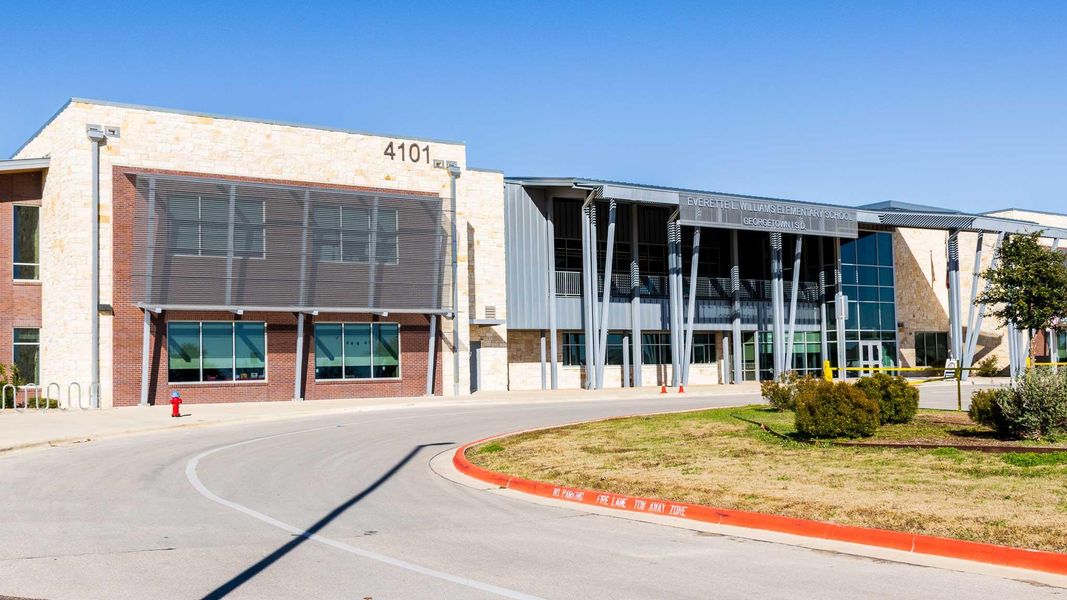 Condo located in Georgetown, TX showcasing its design and architecture (Image 2).