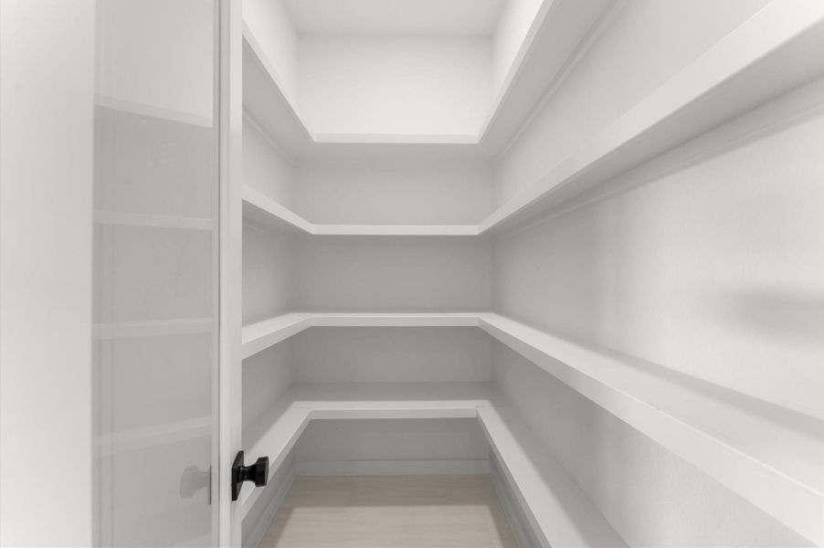 Spacious, unfurnished interior of a new home in , Rosharon (Image 31).