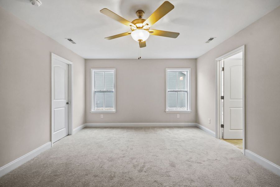 Spacious, unfurnished interior of a new home in Davenport Farms, Winterville (Image 32).