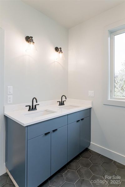 Photo of Similar Construction Photo of Similar Construction