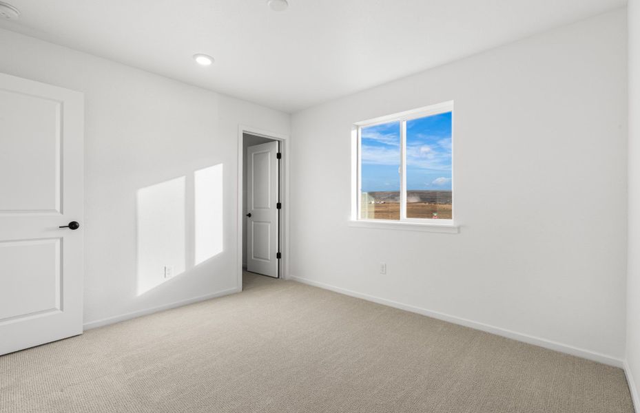 Spacious, unfurnished interior of a new home in Harvest Crossing, Aurora (Image 20). Spacious, unfurnished interior of a new home in Harvest Crossing, Aurora (Image 20).