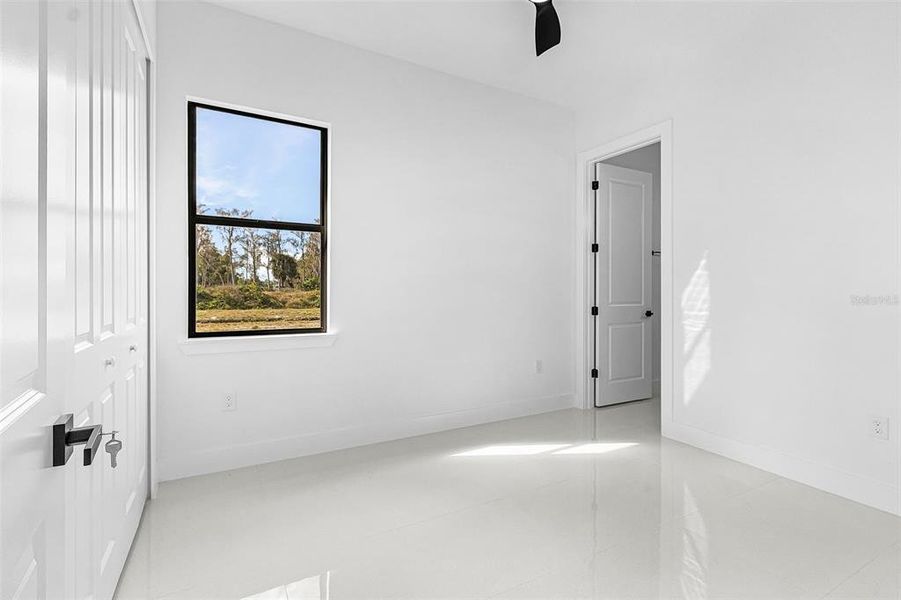 Spacious, unfurnished interior of a new home in , Lehigh Acres (Image 5).