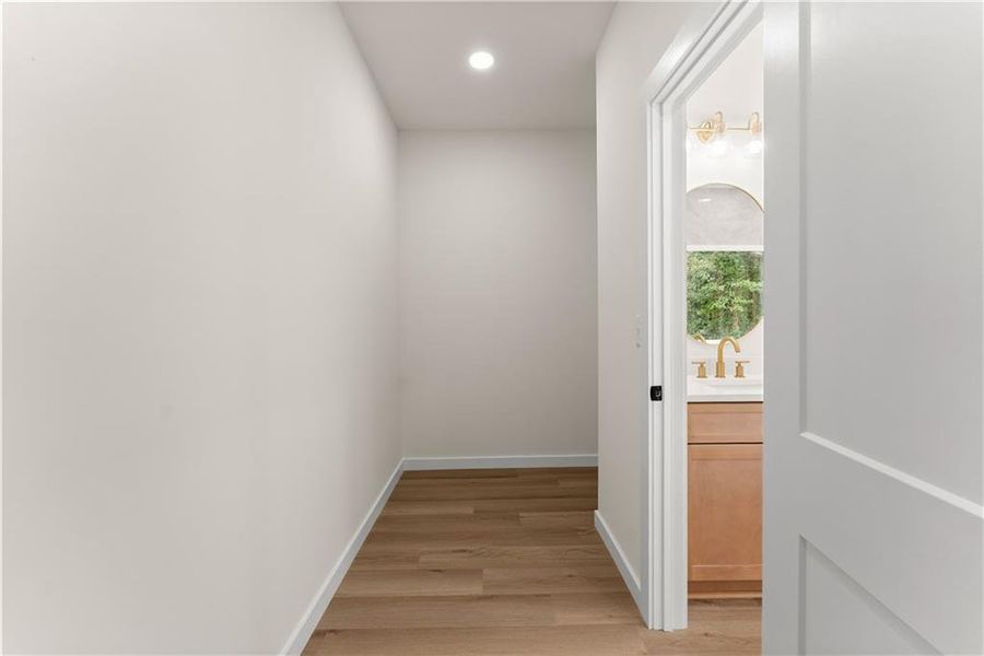 Spacious, unfurnished interior of a new home in , Gainesville (Image 36).
