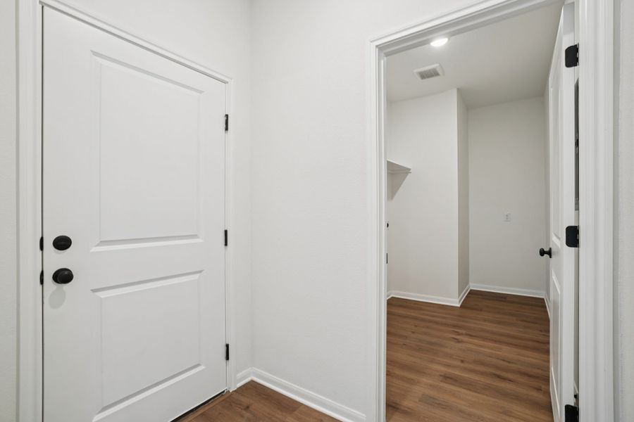 Spacious, unfurnished interior of a new home in Village at Three Oaks, Seguin (Image 53).