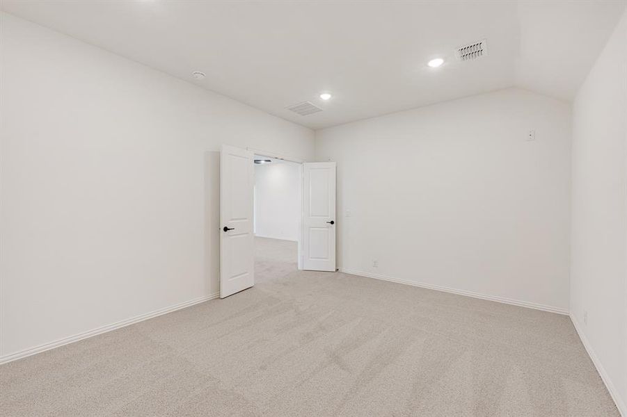 Spacious, unfurnished interior of a new home in Wildflower Ranch 60-65, Fort Worth (Image 27). Spacious, unfurnished interior of a new home in Wildflower Ranch 60-65, Fort Worth (Image 27).