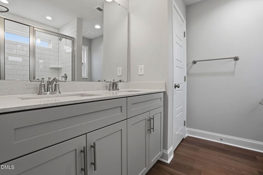 28-web-or-mls-244 Rae St-99