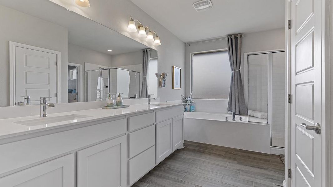 Furnished interior view inside a new home in Eagle Creek, Denton (Image 24).