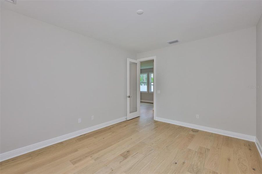 Spacious, unfurnished interior of a new home in , Tampa (Image 20).
