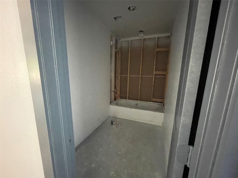 secondary Bathroom with Tub/shower combo.