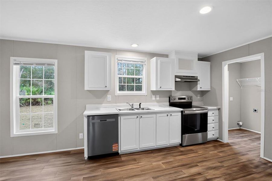 Furnished interior view inside a new home in , Crystal River (Image 8).