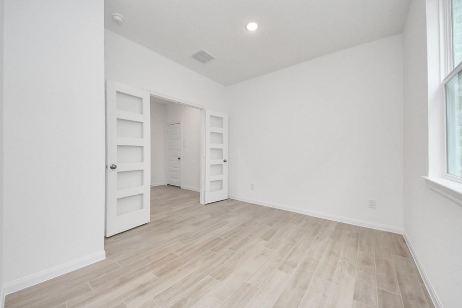 Spacious, unfurnished interior of a new home in Elyson, Katy (Image 33).