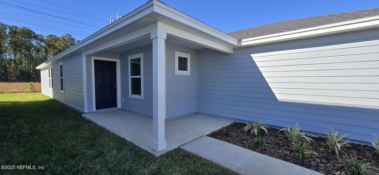 Exterior details and patio area of a home in Kings Preserve, Jacksonville (Image 3). Exterior details and patio area of a home in Kings Preserve, Jacksonville (Image 3).