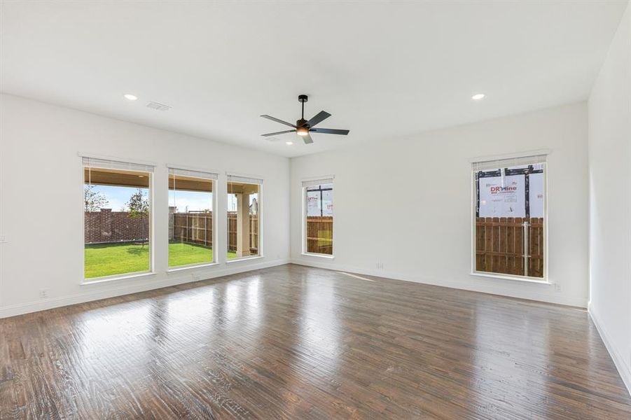 Spacious, unfurnished interior of a new home in Wildflower Ranch 60-65, Fort Worth (Image 13). Spacious, unfurnished interior of a new home in Wildflower Ranch 60-65, Fort Worth (Image 13).