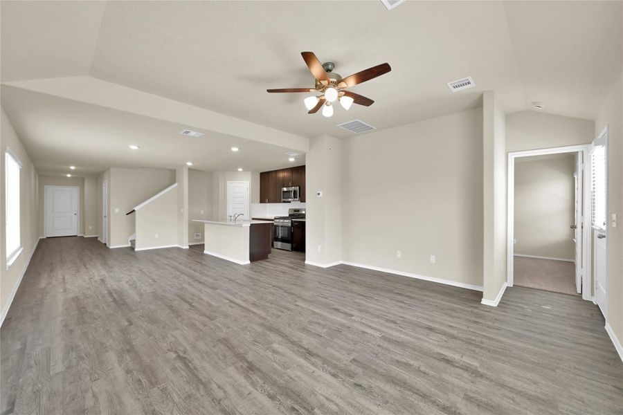 Spacious, unfurnished interior of a new home in Lakes at Black Oak, Magnolia (Image 29).