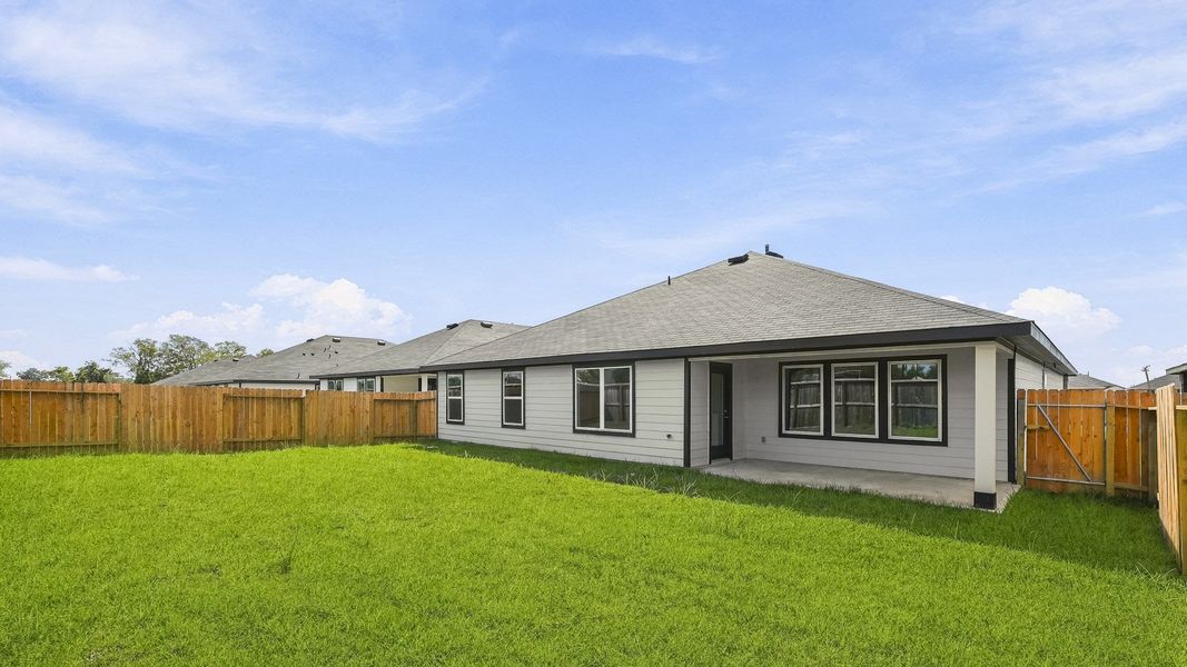 Exterior details and patio area of a home in Medina, Dayton (Image 3).