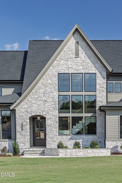 200_MEADOW_WALK_DR_EXTERIOR_04 200_MEADOW_WALK_DR_EXTERIOR_04