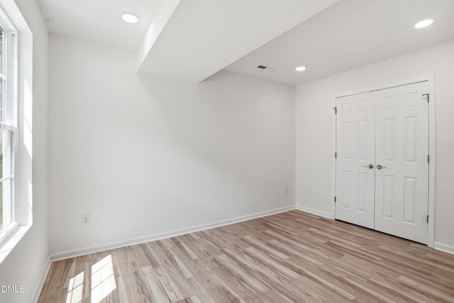 516 Singletary St SE-28