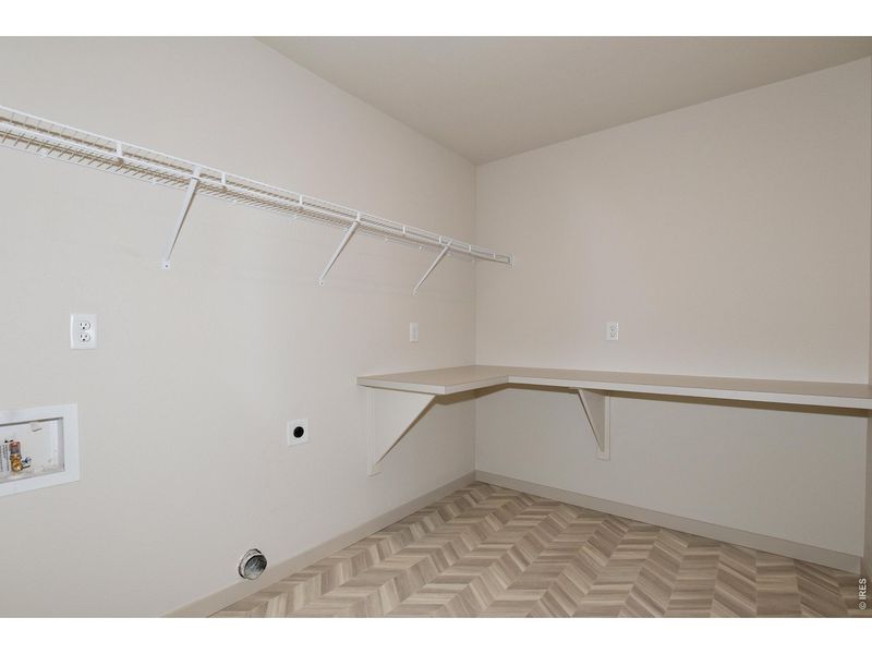 Spacious, unfurnished interior of a new home in , Berthoud (Image 18).
