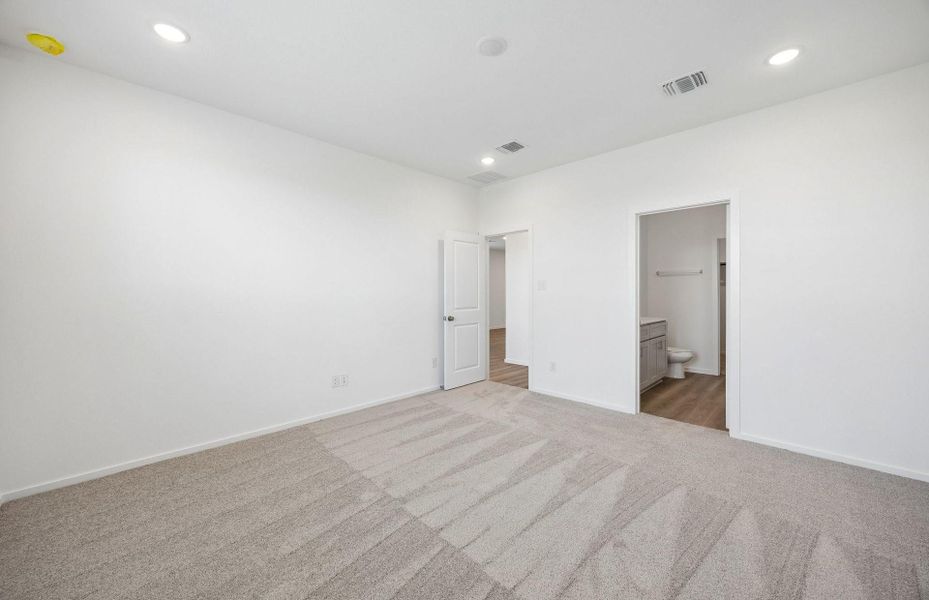 Spacious, unfurnished interior of a new home in Stokesbury, Waller (Image 18).