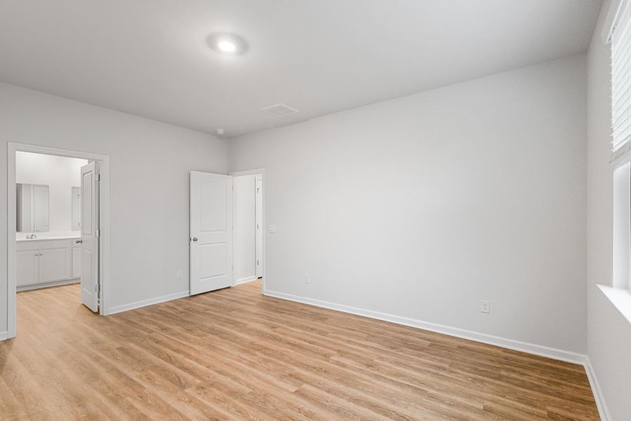 Spacious, unfurnished interior of a new home in The Cove at Mallard Crossing, Summerville (Image 9).