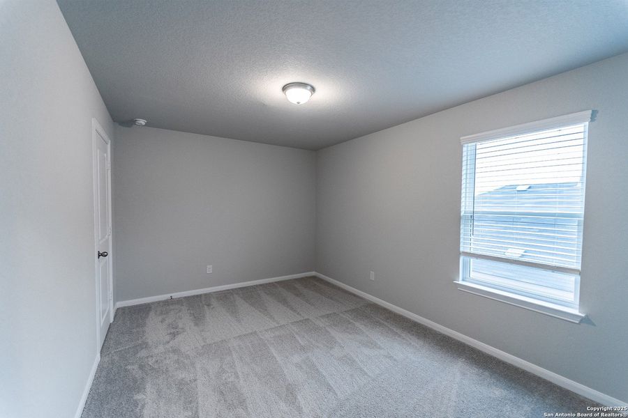 Spacious, unfurnished interior of a new home in Cloud Country, New Braunfels (Image 14).