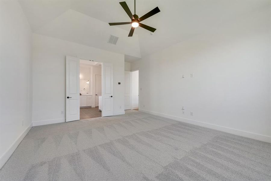 Spacious, unfurnished interior of a new home in The Homestead - 62', Rockwall (Image 32).