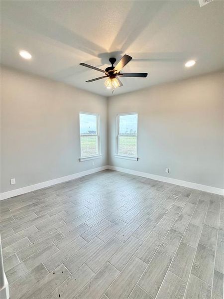 Spacious, unfurnished interior of a new home in , Weatherford (Image 15).