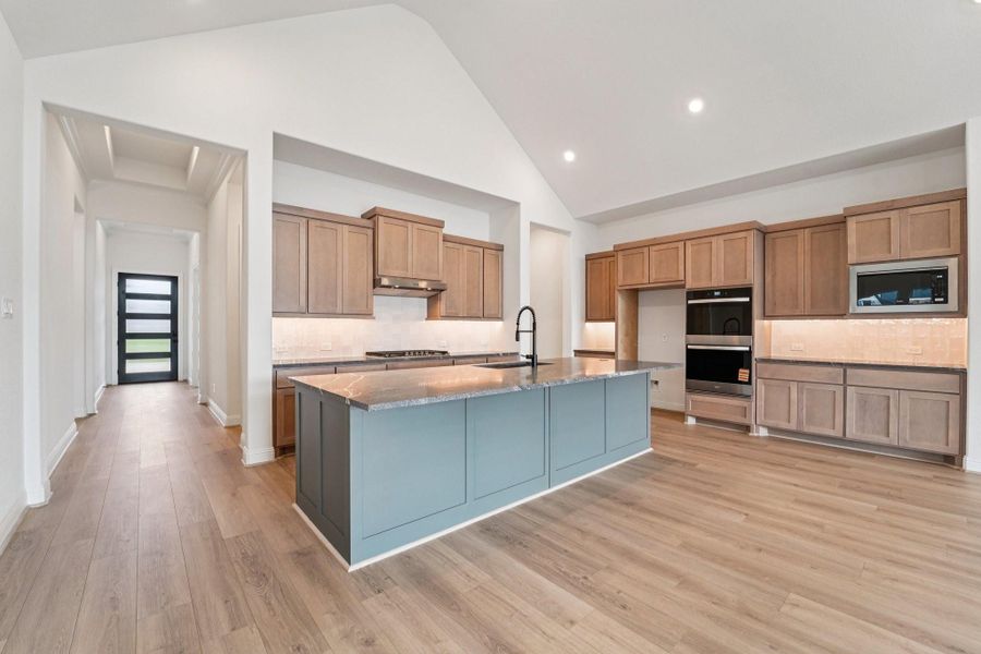 Furnished interior view inside a new home in Sienna 65', Missouri City (Image 4).