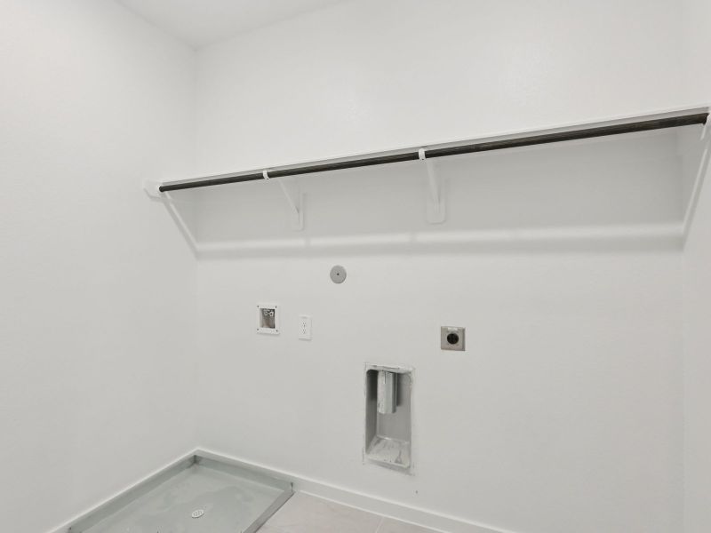 Spacious, unfurnished interior of a new home in Kemah Crossing - City Series, Kemah (Image 14).