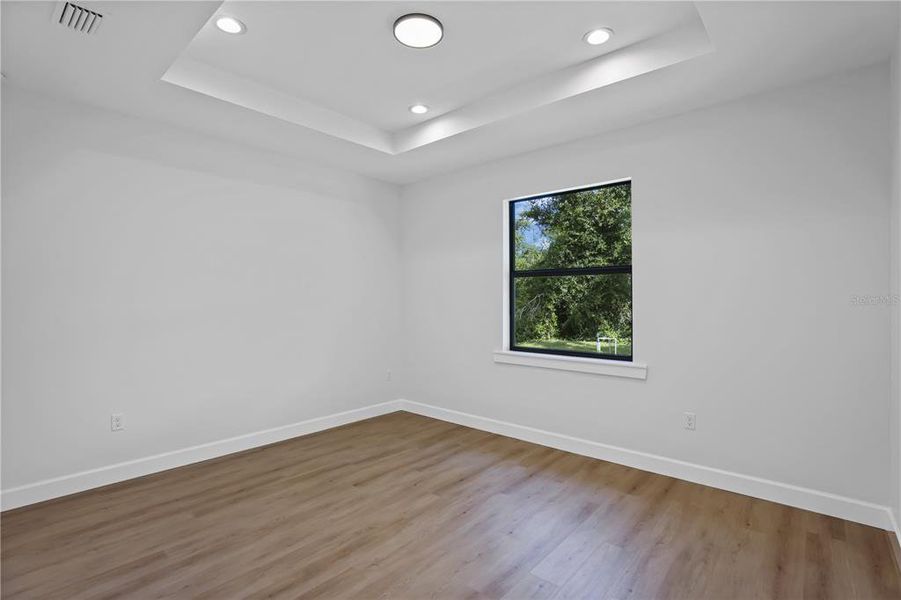 Spacious, unfurnished interior of a new home in , Port Charlotte (Image 13).