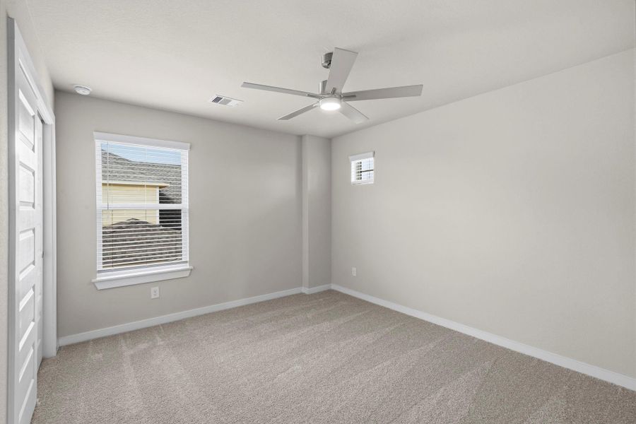 Spacious, unfurnished interior of a new home in Sunterra Lakes, Fulshear (Image 32).