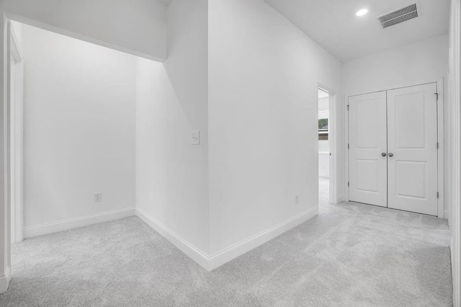 Spacious, unfurnished interior of a new home in Bailey Fence, Dacula (Image 16).