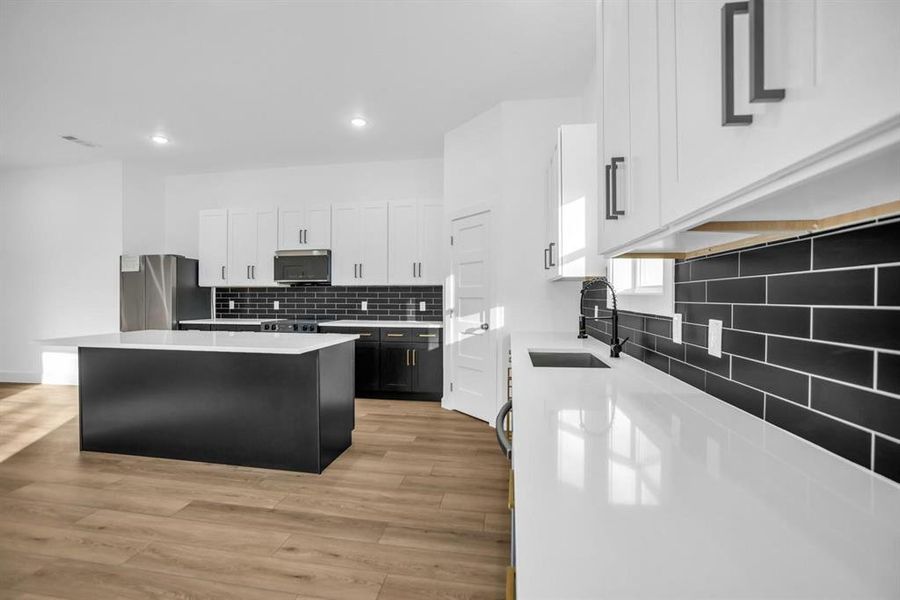 Furnished interior view inside a new home in , Waxahachie (Image 14).