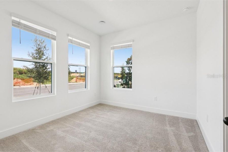 Spacious, unfurnished interior of a new home in , Winter Garden (Image 13).